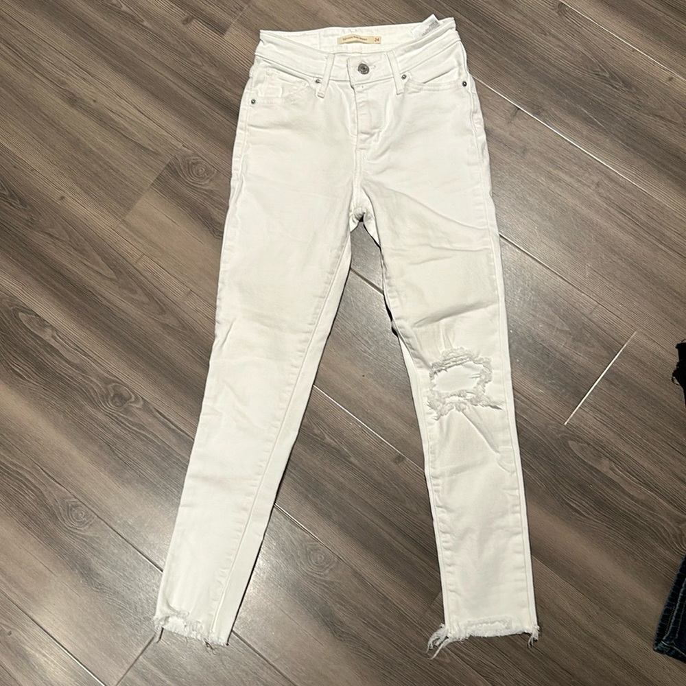 Levis white skinny jeans size 24